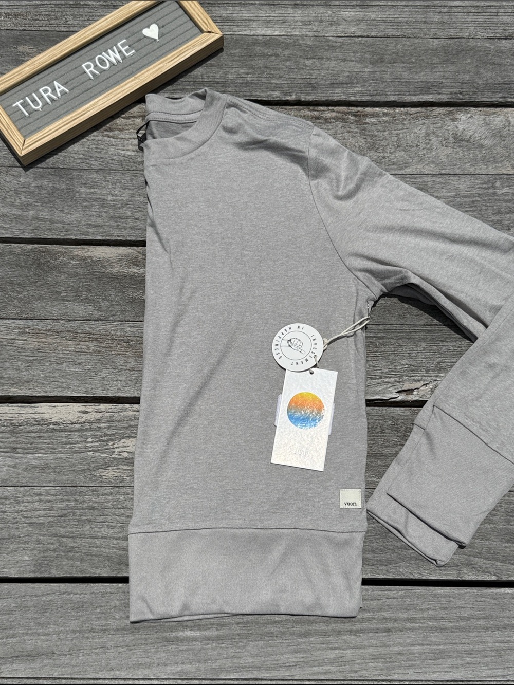 VUORI Daydream Crew Long Sleeve Light Heather Grey Women's Size XS NWT - Picture 1 of 6